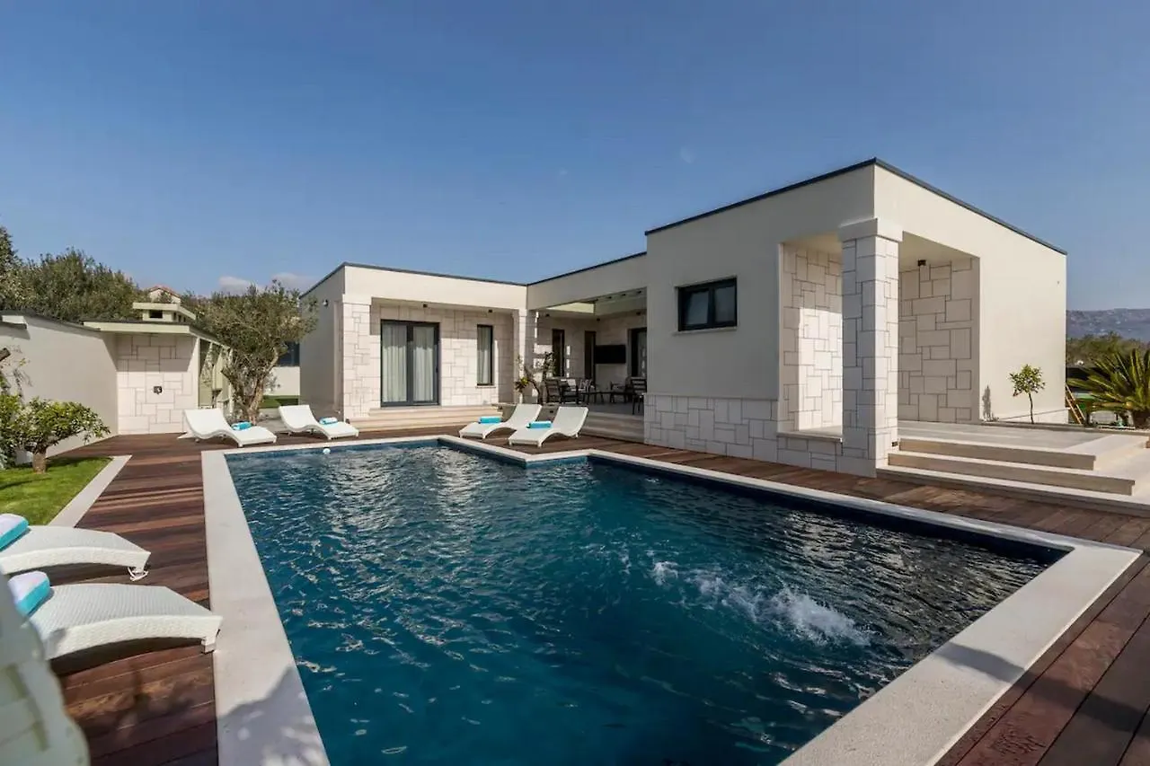 Maglica Exclusive Residence Kastela 0*,