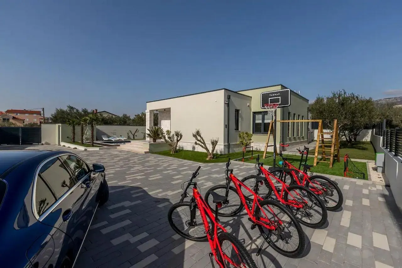 Maglica Exclusive Residence Kastela 0*,