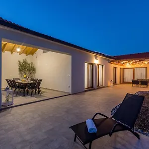 Mamma Mia Villa